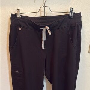 Black classic fig scrub pants